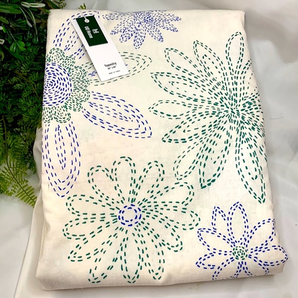 Beautiful NWT 80” x 80” URBAN OUTFITTERS 100% cotton tapestry - Picture 1 of 14